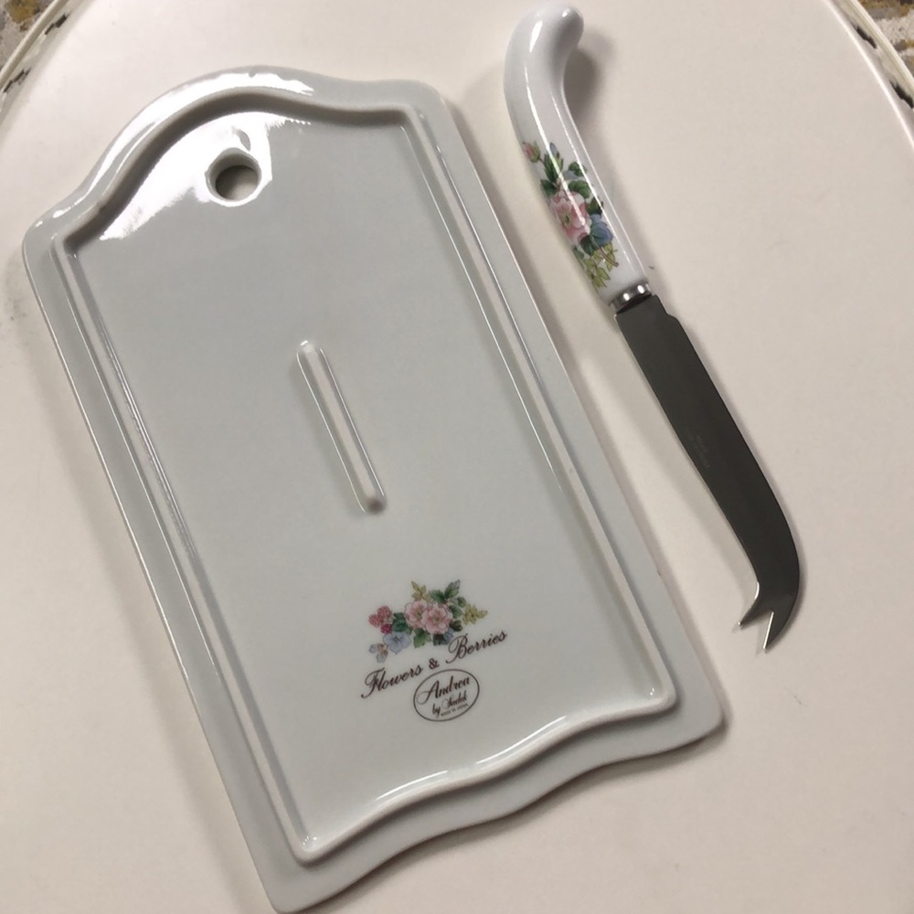 Porcelain Flowers & Berries cheese board with matching knife by Andrea Sadek - Picture 4 of 7